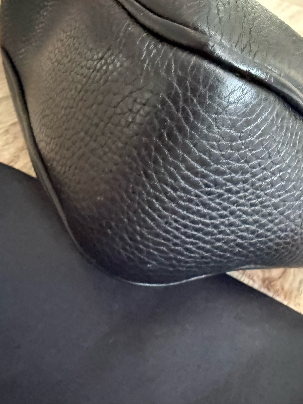 Gucci Black Pebbled Leather Crossbody with Tassel - Picture 4 of 14
